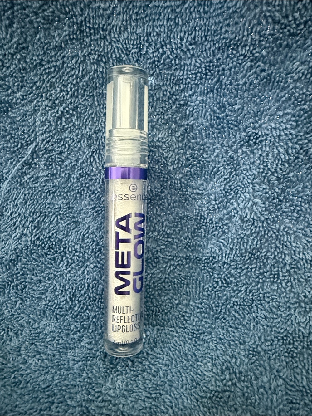 Essentials Meta Glow Multi-Reflective Lipgloss — Silver